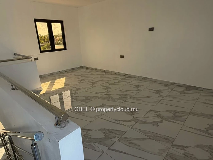 Spacious 5-Bed Villa with Pool & Glass Balcony - Bain Boeuf, Grand Baie