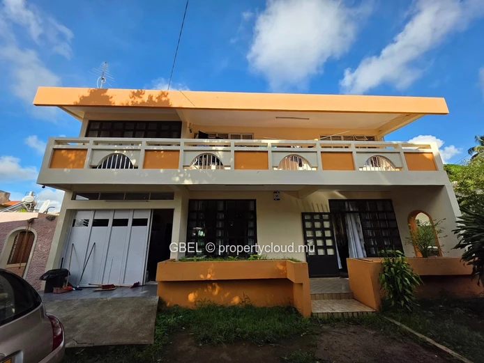 House For Sale – Roches Brunes