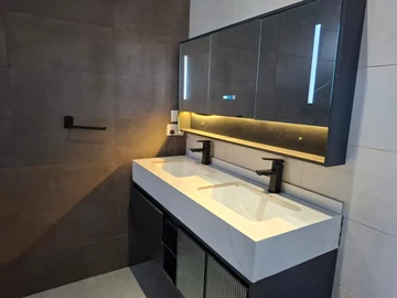 6 Bedroom House