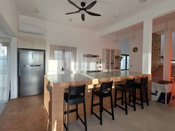6 Bedroom Villa