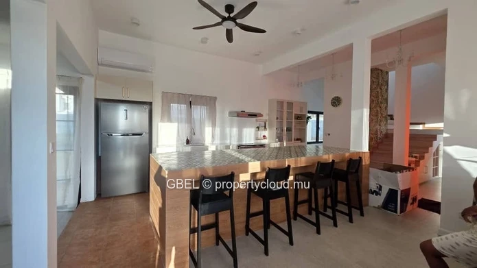 New villa for rent flic en flac jardin danna phase 1 with seaview