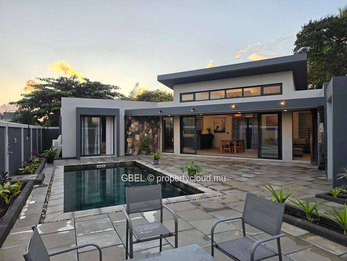 Stylish Furnished 4BR Albion Villa with Pool