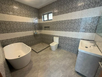 5 Bedroom Villa