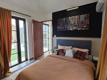 6 Bedroom Villa