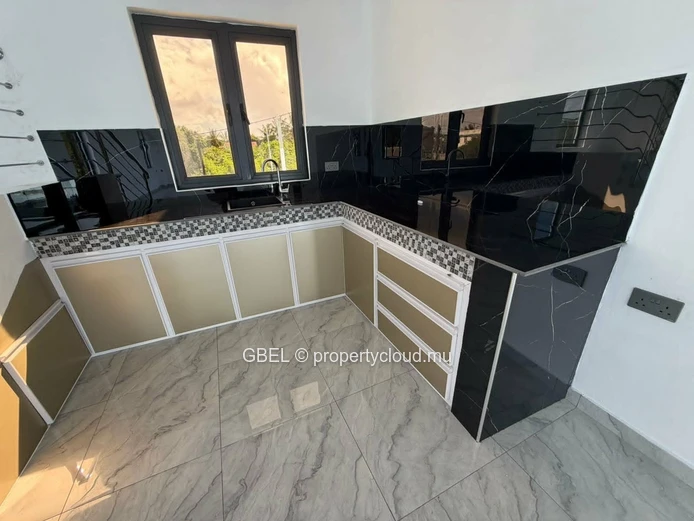 Spacious 5-Bed Villa with Pool & Glass Balcony - Bain Boeuf, Grand Baie