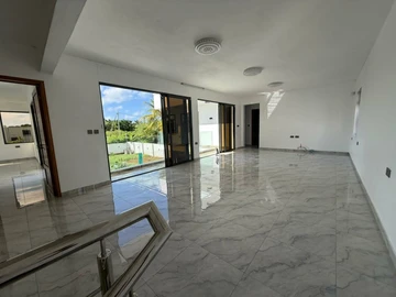 5 Bedroom Villa