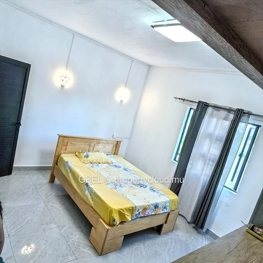 **Élégante Villa à Vendre à Grand Gaube – 5 Chambres et Terrasse**