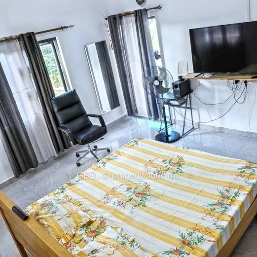 **Élégante Villa à Vendre à Grand Gaube – 5 Chambres et Terrasse**