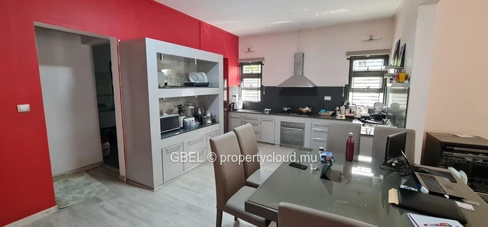 House For Rent – Floréal 