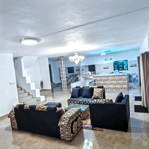**Élégante Villa à Vendre à Grand Gaube – 5 Chambres et Terrasse**