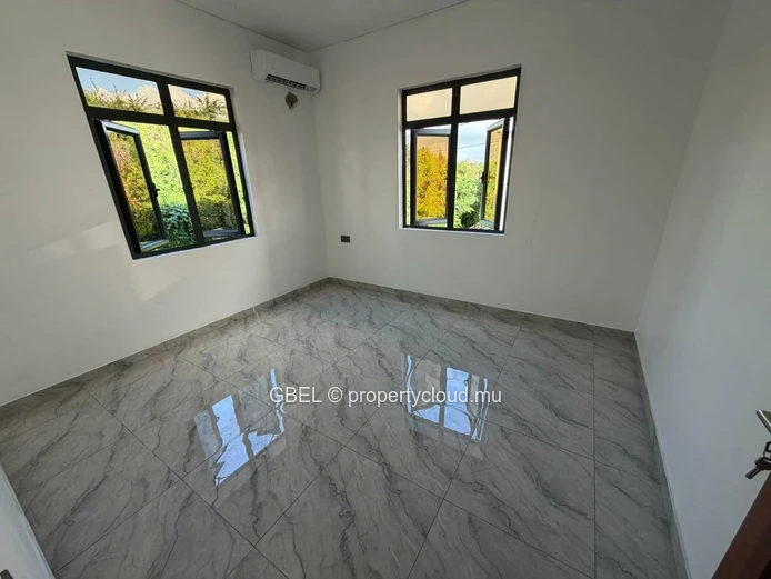 Spacious 5-Bed Villa with Pool & Glass Balcony - Bain Boeuf, Grand Baie