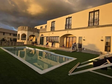 6 Bedroom Villa